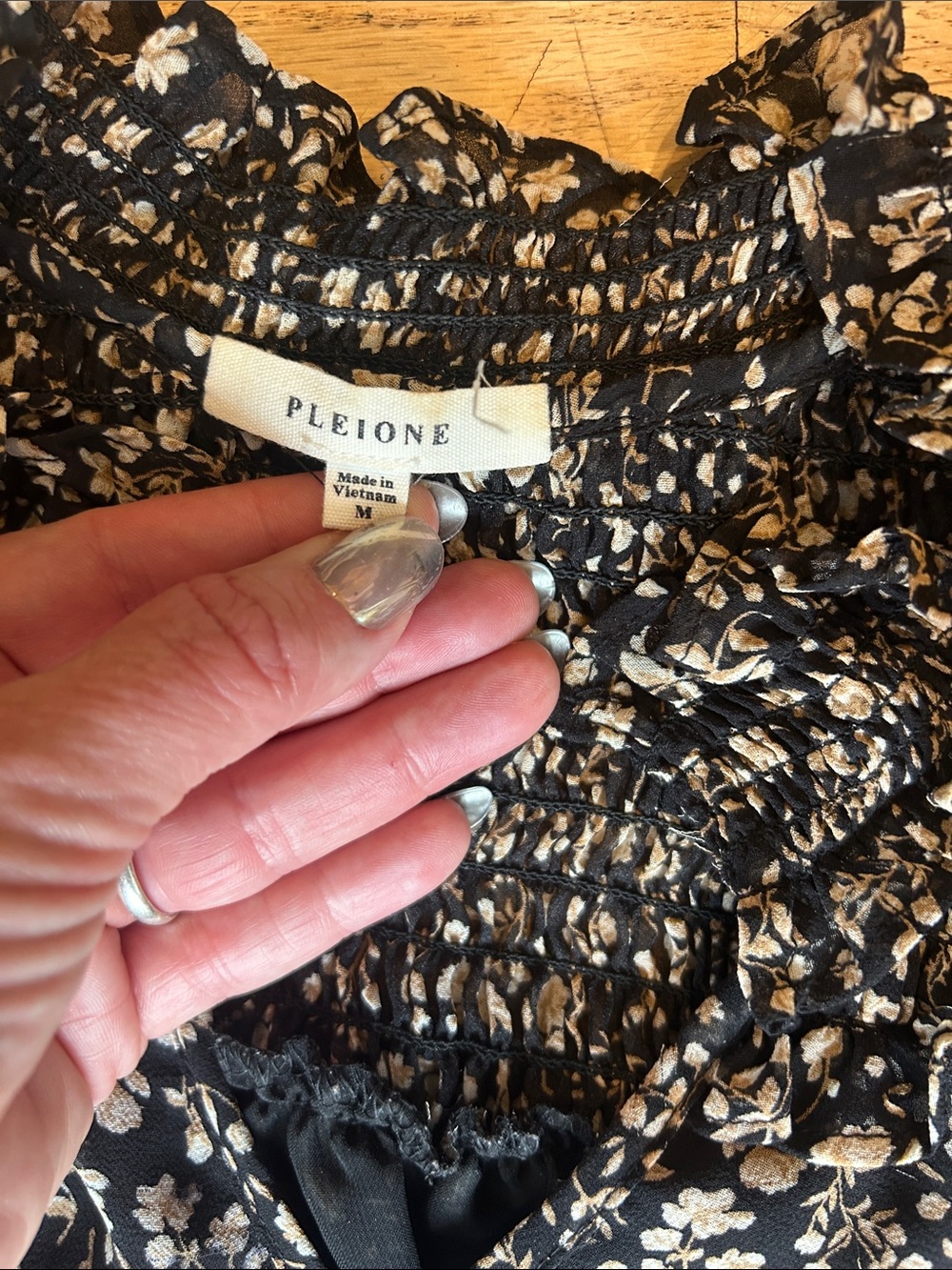 🌸3 FOR $20🌸 Pleione Black and White Floral Ruffle Neck Blouse - Picture 2 of 8